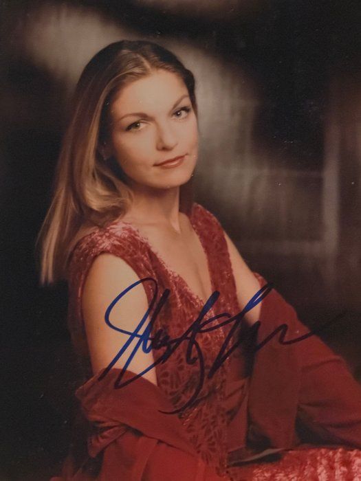 Lot 172: Twin Peaks Sheryl Lee signed photo