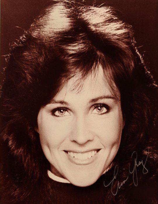 Lot 212: Buck Rogers Erin Gray signed photo