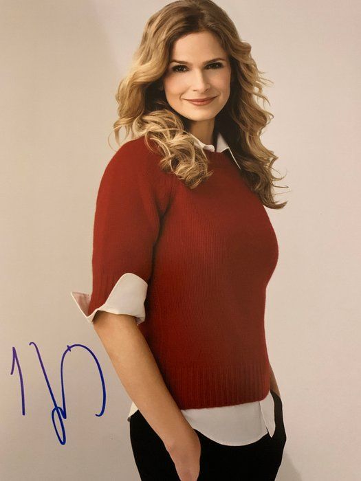 Lot 216: The Closer Kyra Sedgwick signed photo