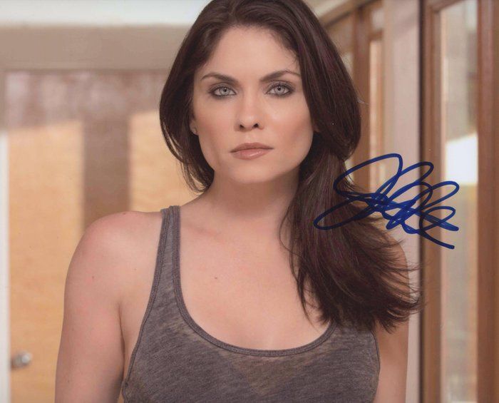 Lot 236: Prison Break Jodi Lyn O'Keefe signed photo