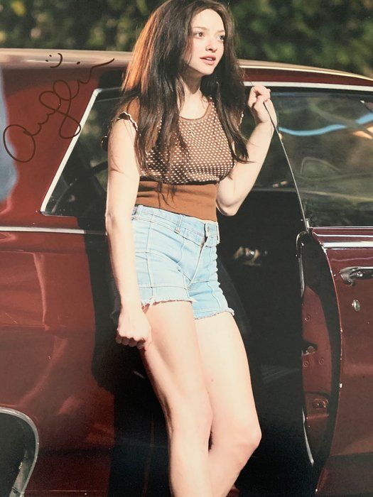 Lot 253: Mean Girls Amanda Seyfried signed photo