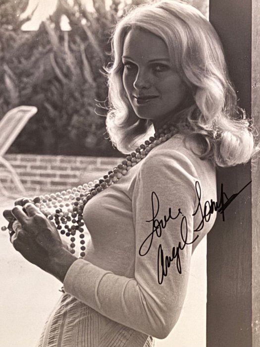 Lot 336: The Outlaw Josey Wales Sondra Locke signed photo