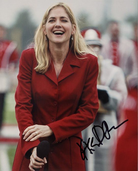Lot 344: Evil Dead Kassie DePaiva signed photo
