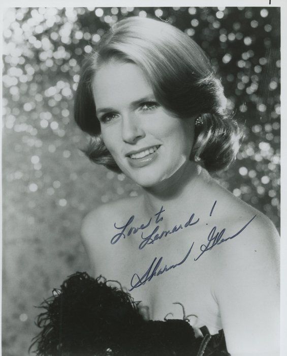 Lot 348: Cagney and Lacey Sharon Gless signed photo