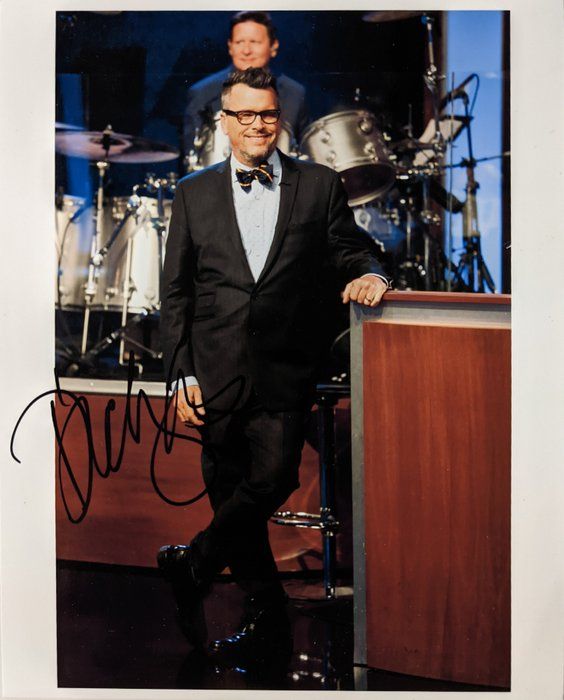 Lot 351: Jimmy Kimmel Live Announcer Dickey Barrett signed photo