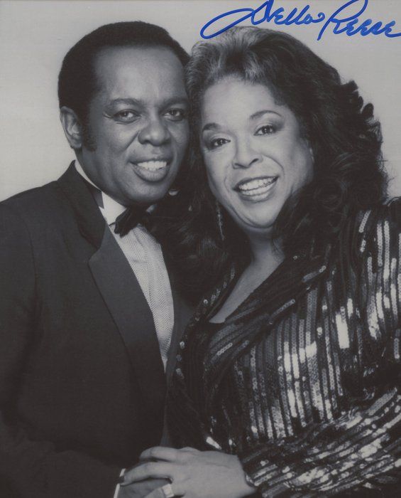 Lot 369: Touched by an Angel Della Reese signed photo