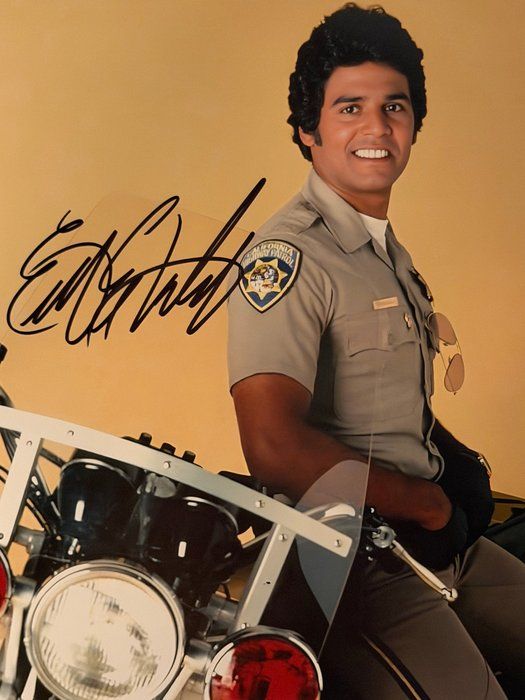 Lot 378: CHIPS Erik Estrada signed photo