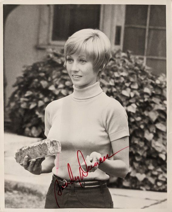 Lot 395: Peter Pan Sandy Duncan signed photo