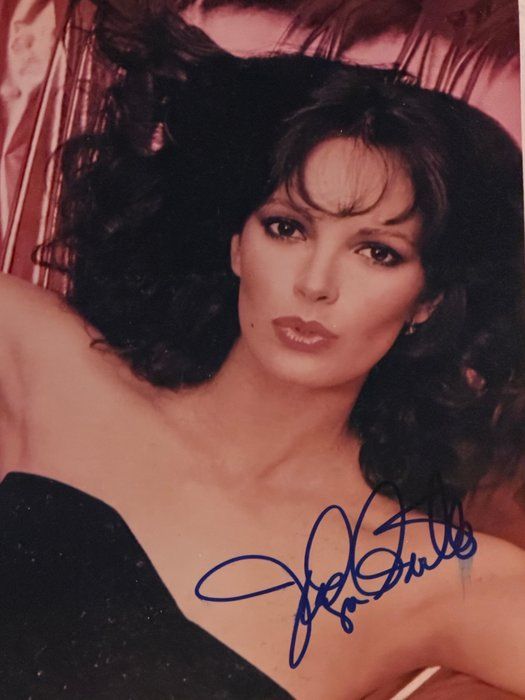 Lot 401: Charlie's Angels Jaclyn Smith signed photo