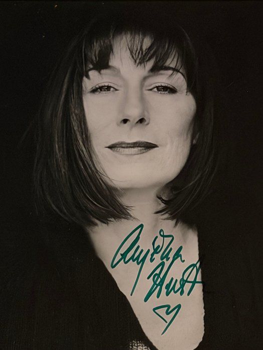 Lot 468: Anjelica Huston signed photo