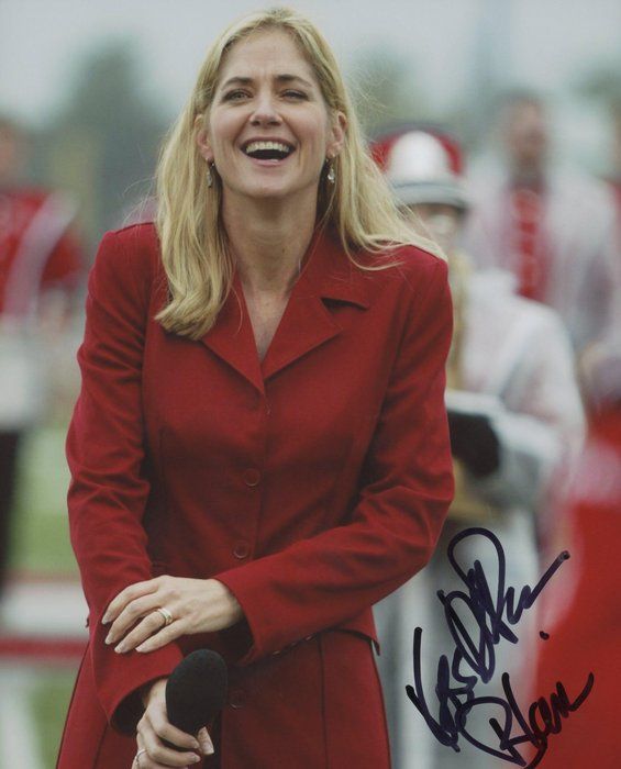 Lot 472: Evil Dead Kassie DePaiva signed photo