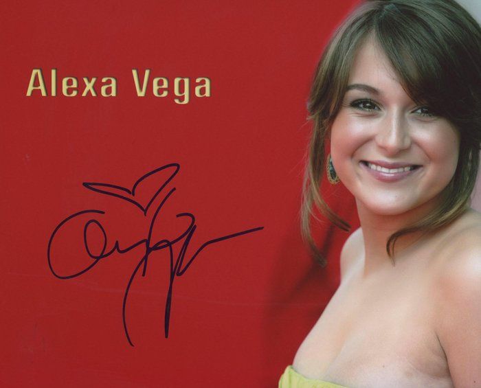 Lot 506: Spy Kids Alexa Vega signed photo
