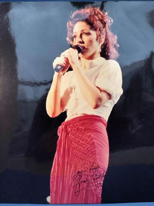 Lot 526: Gloria Estefan signed photo