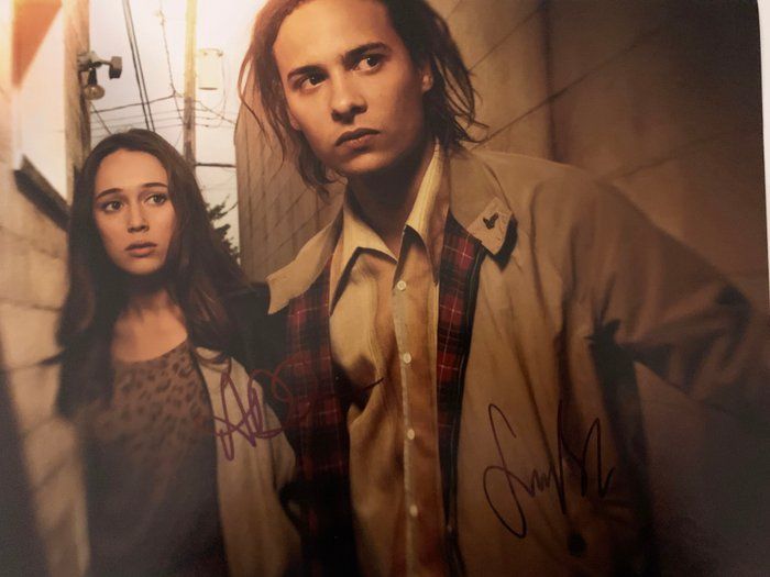 Lot 530: Fear the Walking Dead signed photo