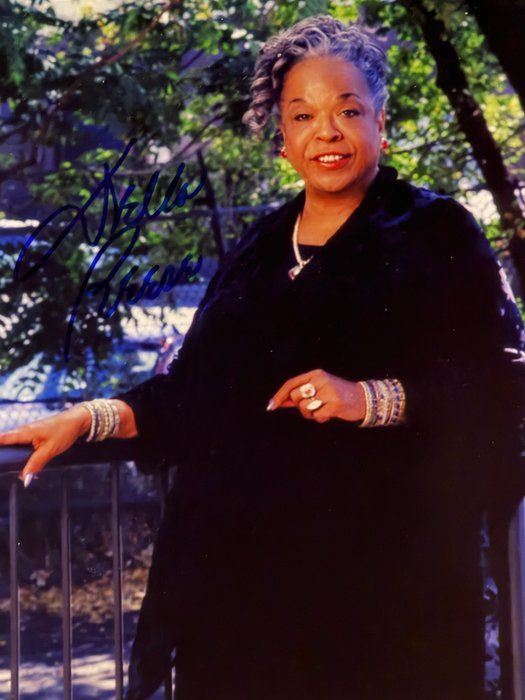Lot 533: Harlem Nights Della Reese signed photo