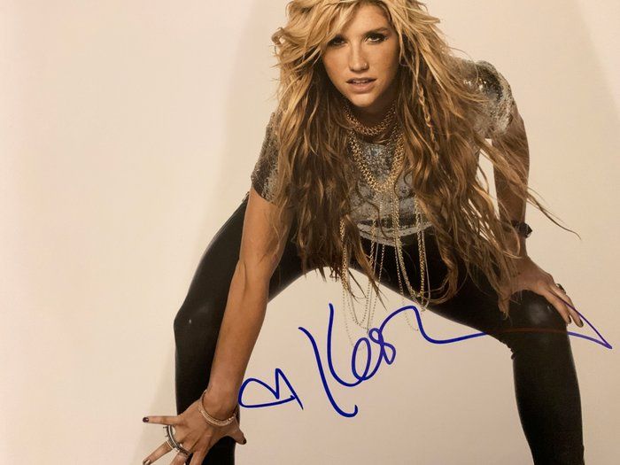 Lot 553: Musician Kesha signed photo