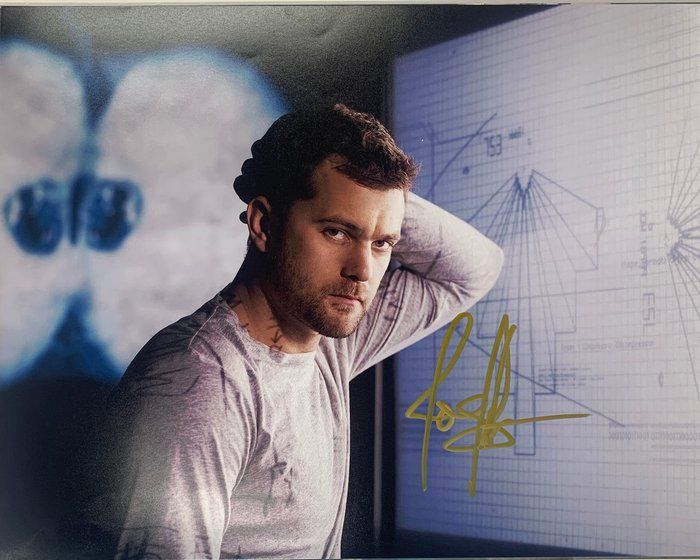 Lot 588: Dawsons Creek Joshua Jackson signed photo