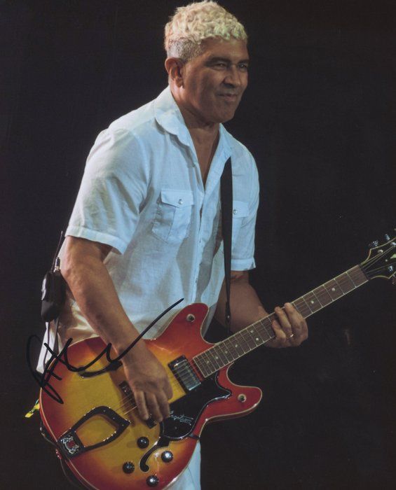 Lot 591: Foo Fighters Pat Smear signed photo. GFA Authenticated