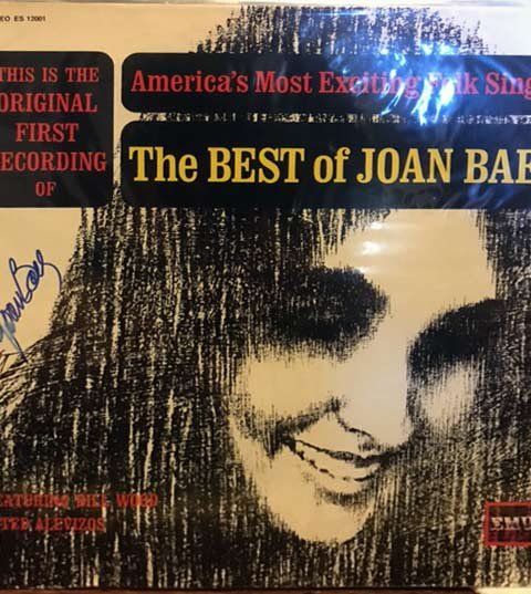 Lot 593: Joan Baez signed Best Of album