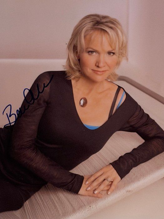 Lot 608: One Tree Hill Barbara Alyn Woods signed photo