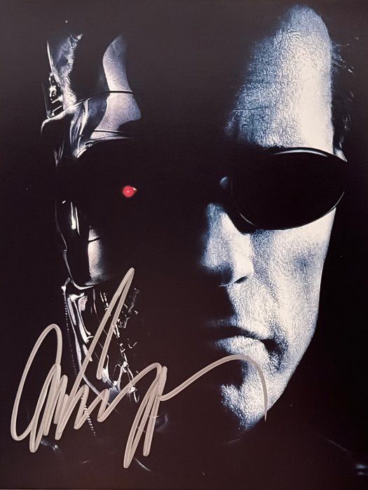 Lot 615: Terminator Arnold Schwarzenegger signed photo