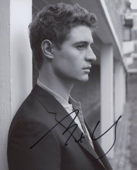 Lot 662: The Host Max Irons signed photo