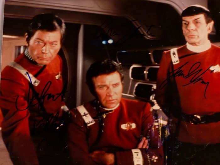 Lot 675: Star Trek cast signed photo