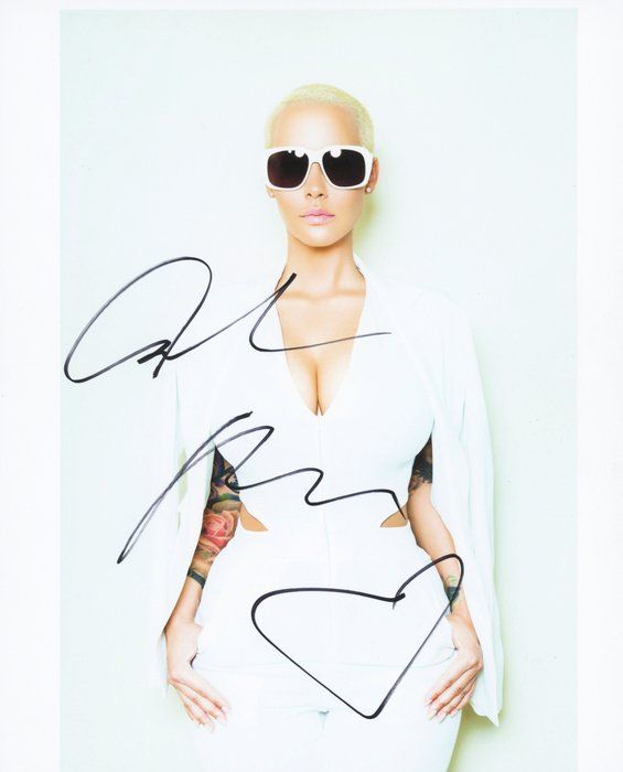 Lot 715: Amber Rose signed photo
