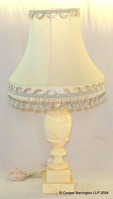 Vintage Heavy Cream Onyx Table Lamp & Shade. Working order. Height 69 cm.
