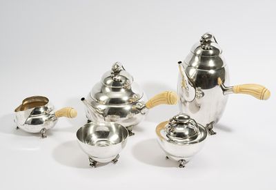 5 Pc Hamilton Sterling Silver Bone Handle Tea Service. DESCRIPTION: Includes tea pot, creamer 