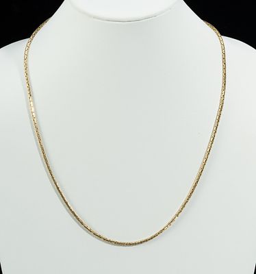14K Yellow Gold Necklace Chain. DESCRIPTION: Byzantine style yellow gold chain with patterned 