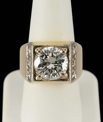 18K Gold 5.80 CTW Diamond Ring. DESCRIPTION: Marked 18k yellow gold setting with center four 
