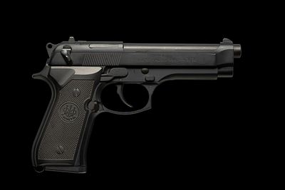 Beretta Model 92FS Semi Auto Pistol, Caliber 9mm Luger. Serial Number: BER183425Z Design: The