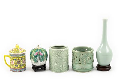 5 Asian Cermaic Pcs. DESCRIPTION: Includes vase, ginger jar, dish, and more. MEASUREMENT: 3-1/2"