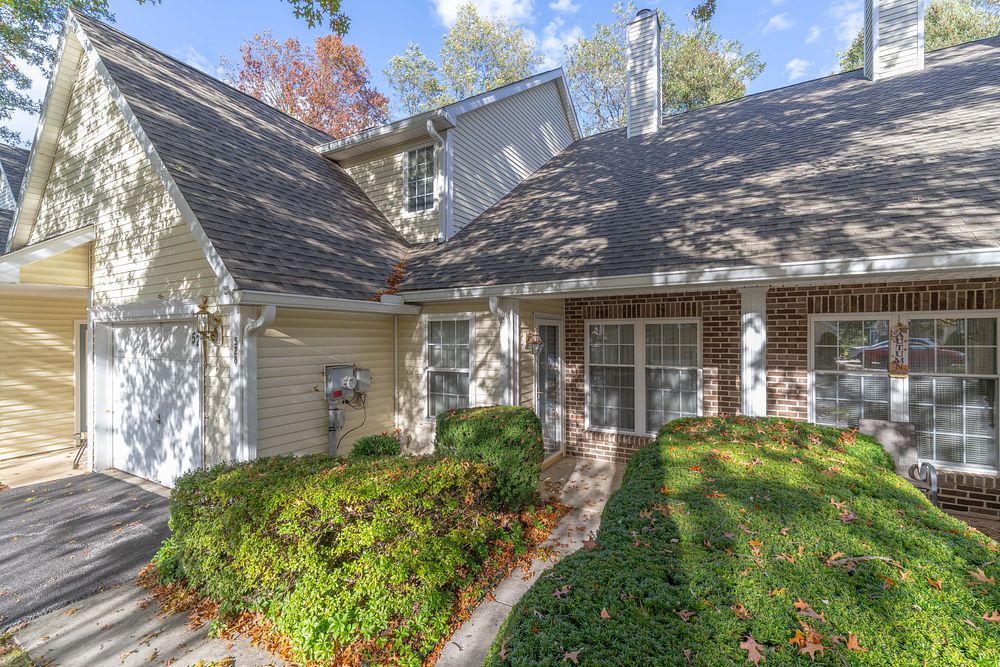 528 Brighton Place, Mechanicsburg, PA 17055. FEATURES: 
- 2 BEDROOMS, 2.5 BATHROOMS - 
- 1 