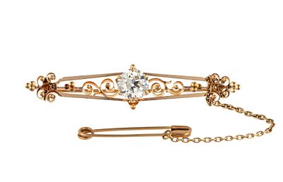 18K Rose Gold 2.13 Ct Diamond Bar Pin. An antique Victorian bar pin with a central Old European 
