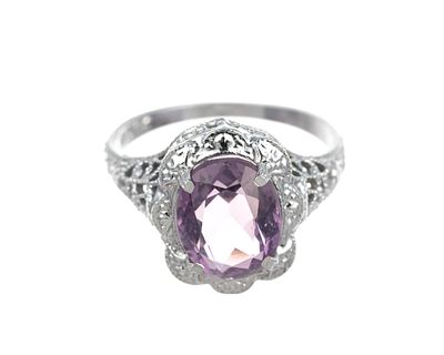 Antique 14K Gold Ring with Amethyst. A size 6.5 white gold filigree ring with a central oval 