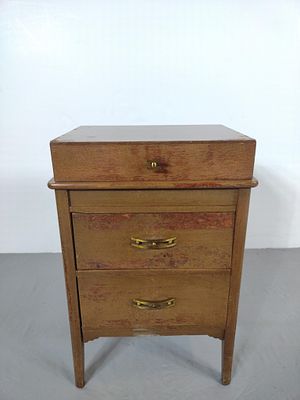 Sewing Box. NOT ELIGIBLE FOR IN-HOUSE SHIPPING - See Terms for Shipping Options. 16" wide X 12" 