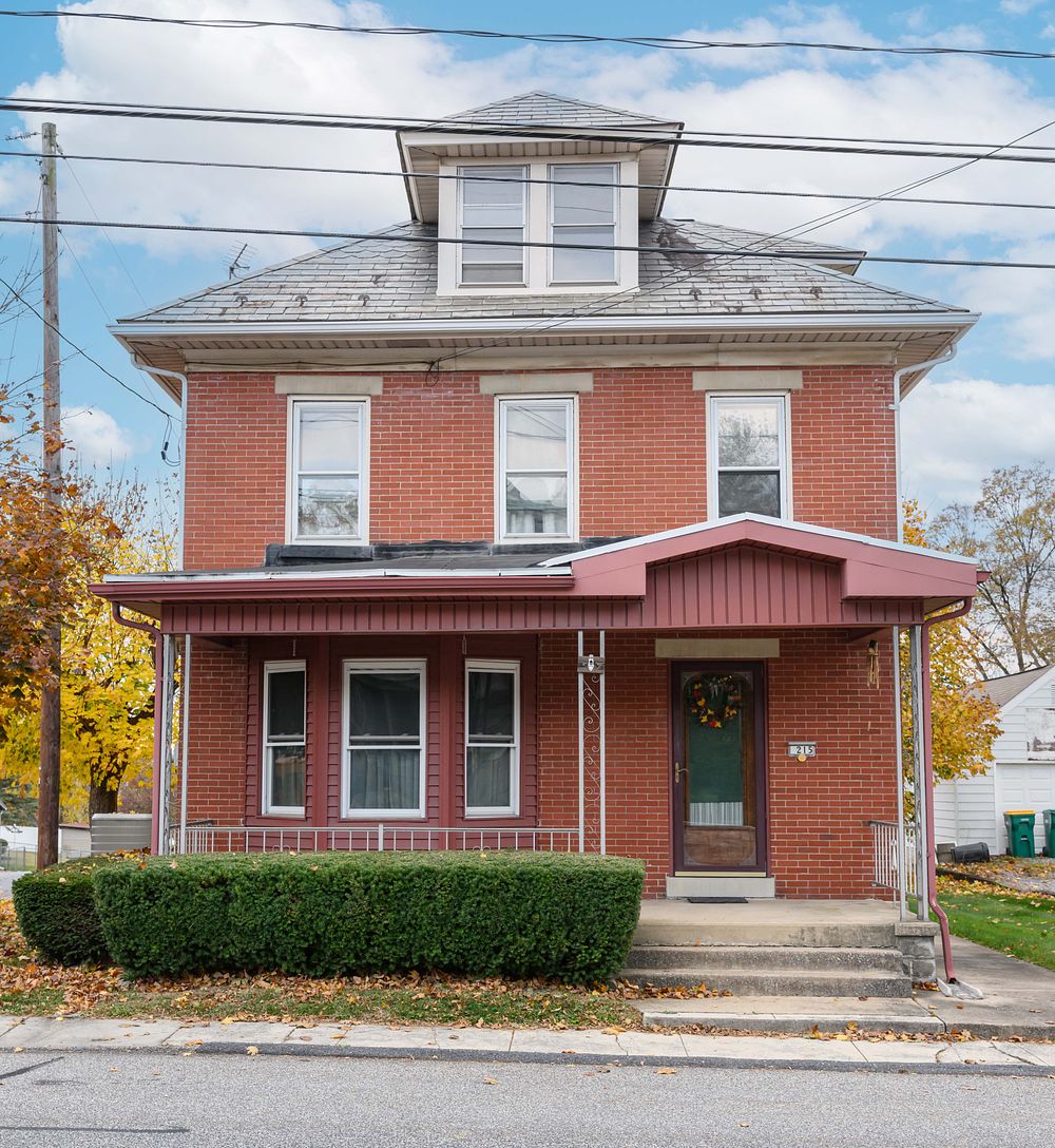 215 S Enola Drive, Enola, PA 17025. FEATURES 
- 3 BEDROOMS, 1.5 BATHROOMS 
- 1,708 SQ FT - 