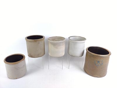 5 Crocks. 1 decorated with blue design, fading. Overall good condition, with some having 