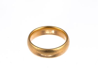14K Gold Band Ring. Size 9 ring with weight of 8.6 grams.
