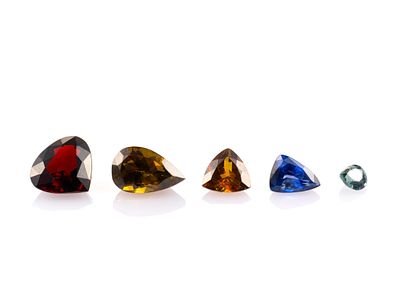5 Unmounted Gemstones. Includes (1) Alexandrite, pear, 0.492 carat, VS, natural; (2) Sapphire 