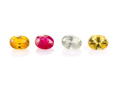 4 Unmounted Gemstones. Includes (1) Sapphire, oval, 1.70 carats, natural; (2) Sapphire 