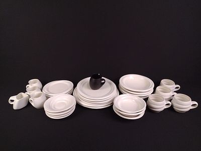 28 Pcs Saenger Ceramic Dinner Service. All marked. Dinner plate 11" diameter.