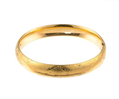 14K Gold Antique Bangle Bracelet. A hinged bangle dated 1930 and testing 14k gold. The inner 