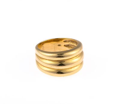 14K Gold Ring. A size 8.5 yellow gold ring with hallmark IEG. The weight is 10.0 grams