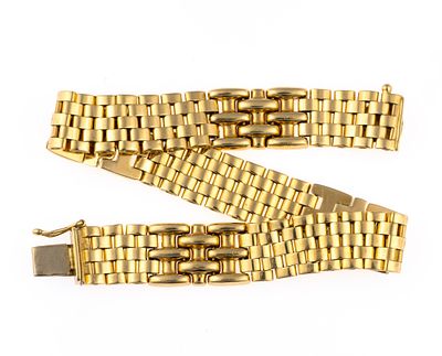 14K Gold Bracelet. An 8" length bracelet in yellow gold with flexible brick links. The weight is 