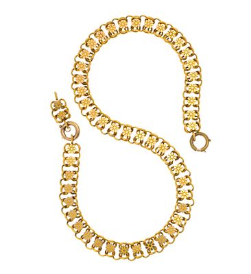 Antique 14K Gold Chain Necklace. An antique yellow gold necklace with flowers as links. The 
