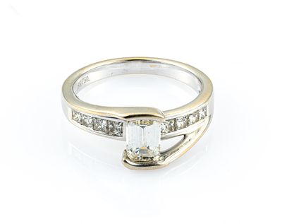 GIA 18K Gold and 1.47 CTW Diamond Ring. A size 7 3/4 white gold 18k ring with a central diamond 