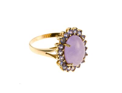 14K Gold Lavendar Jade Ring. A size 9 yellow gold ring, marked 14k, with a lavender jade central 